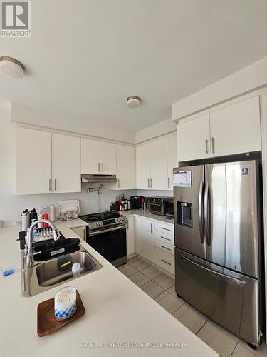 1084 Lockie Drive, Oshawa, ON - Indoor Photo Showing Kitchen With Stainless Steel Kitchen