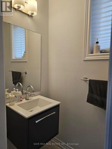 1084 Lockie Drive, Oshawa, ON - Indoor Photo Showing Bathroom