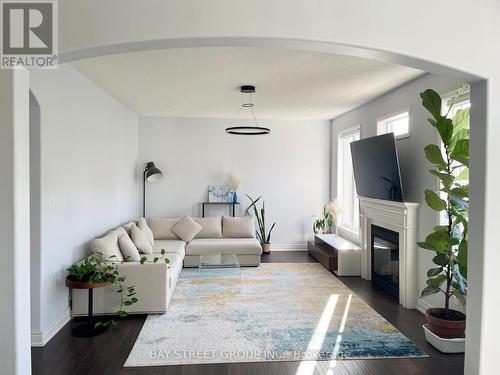 54 Castleglen Boulevard E, Markham, ON - Indoor Photo Showing Living Room With Fireplace