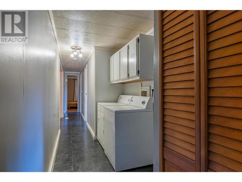 2709 Fir Drive, South Slocan, BC - Indoor Photo Showing Laundry Room