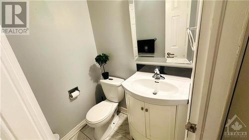 Powder room - 19 Baneberry Crescent, Ottawa, ON - Indoor Photo Showing Bathroom