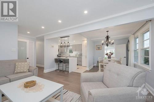 2 Florette Street, Gloucester, ON - Indoor Photo Showing Living Room