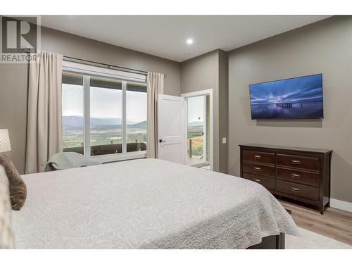 2082 Ryegrass Road, Kelowna, BC - Indoor Photo Showing Bedroom