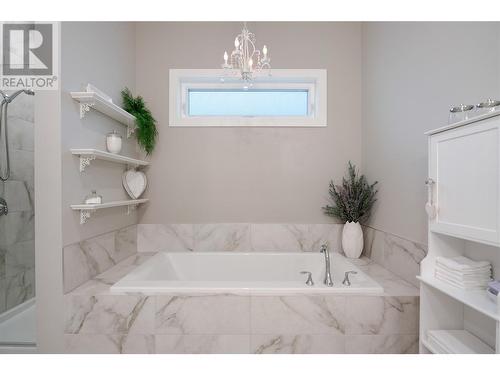 2082 Ryegrass Road, Kelowna, BC - Indoor Photo Showing Bathroom