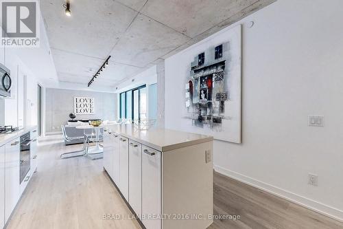 609 - 55 Ontario Street, Toronto, ON - Indoor Photo Showing Kitchen With Upgraded Kitchen