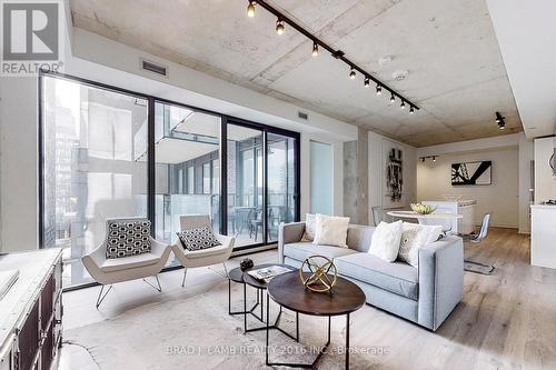 609 - 55 Ontario Street, Toronto, ON - Indoor Photo Showing Living Room