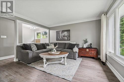 5 Howard Avenue, St. Catharines, ON - Indoor Photo Showing Living Room