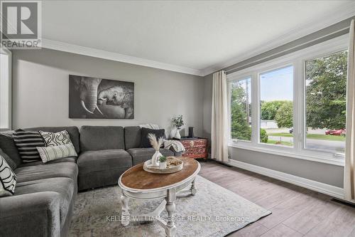 5 Howard Avenue, St. Catharines, ON - Indoor Photo Showing Living Room