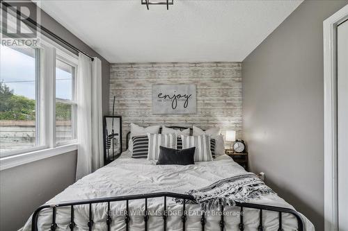 5 Howard Avenue, St. Catharines, ON - Indoor Photo Showing Bedroom