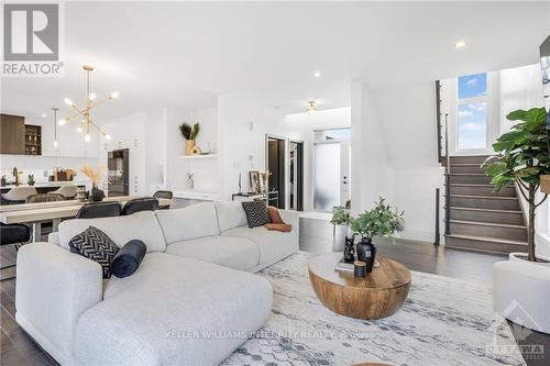 1311 Diamond Street, Clarence-Rockland, ON - Indoor Photo Showing Living Room