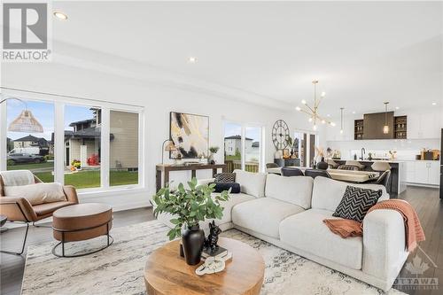 1311 Diamond Street, Clarence-Rockland, ON - Indoor Photo Showing Living Room