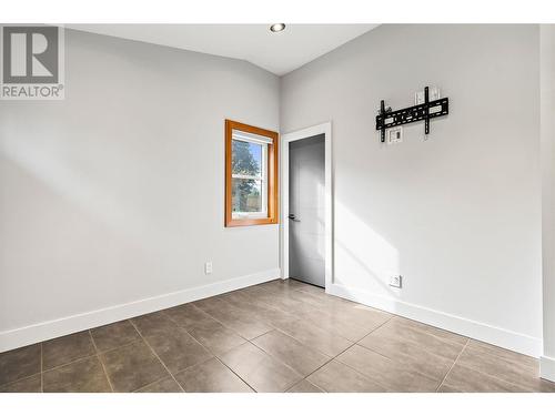 740 4 Avenue Se, Salmon Arm, BC - Indoor Photo Showing Other Room