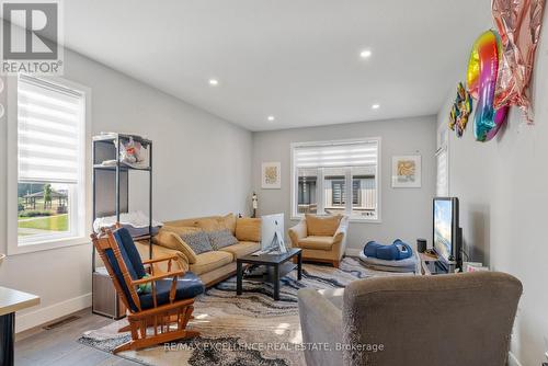 35 - 745 Chelton Road, London, ON - Indoor Photo Showing Living Room