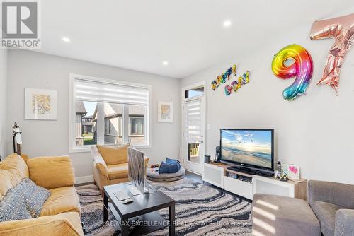 35 - 745 Chelton Road, London, ON - Indoor Photo Showing Living Room