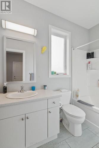 35 - 745 Chelton Road, London, ON - Indoor Photo Showing Bathroom