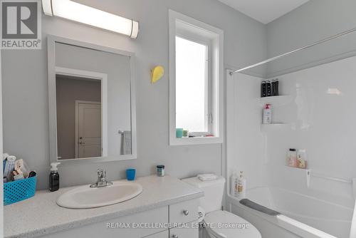 35 - 745 Chelton Road, London, ON - Indoor Photo Showing Bathroom