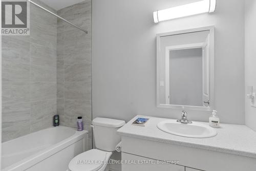 35 - 745 Chelton Road, London, ON - Indoor Photo Showing Bathroom