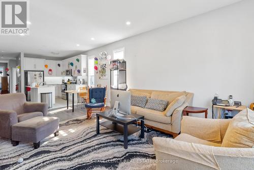 35 - 745 Chelton Road, London, ON - Indoor Photo Showing Living Room