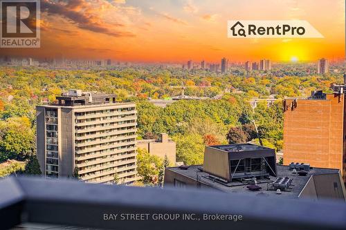 1902 - 8 Cumberland Street, Toronto, ON - Outdoor With View