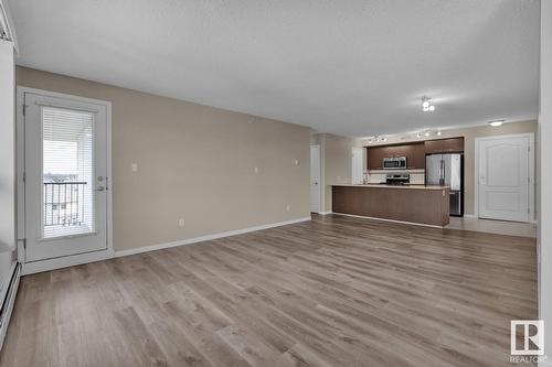 7343 South Terwillegar Dr Nw, Edmonton, AB - Indoor