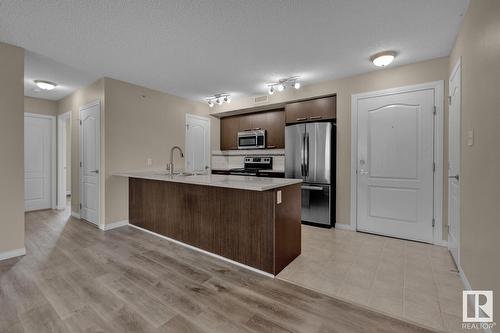 7343 South Terwillegar Dr Nw, Edmonton, AB - Indoor Photo Showing Kitchen