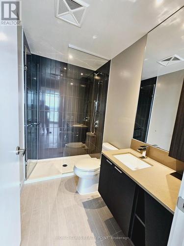 1304 - 3900 Confederation Parkway, Mississauga, ON - Indoor Photo Showing Bathroom