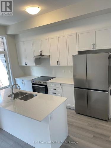 34 Millman Lane, Richmond Hill, ON - Indoor Photo Showing Kitchen With Double Sink