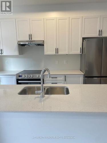 34 Millman Lane, Richmond Hill, ON - Indoor Photo Showing Kitchen With Double Sink