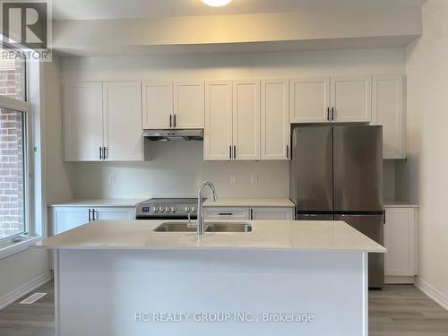 34 Millman Lane, Richmond Hill, ON - Indoor Photo Showing Kitchen With Double Sink