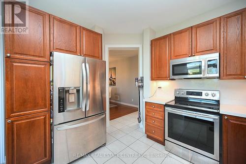 1090 Tupper Drive, Milton, ON - Indoor Photo Showing Kitchen