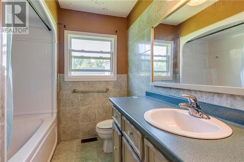 6912 Rte 515 Route, Saint-Paul, NB - Indoor Photo Showing Bathroom