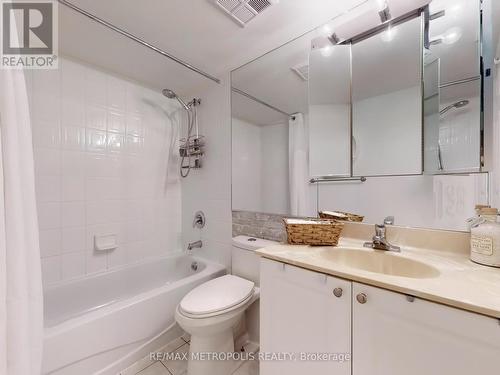 422 - 233 Beecroft Road, Toronto, ON - Indoor Photo Showing Bathroom