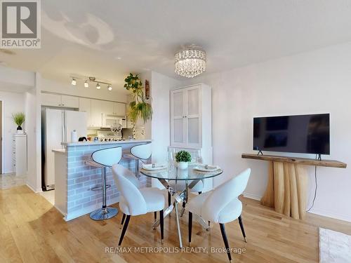 422 - 233 Beecroft Road, Toronto, ON - Indoor Photo Showing Dining Room