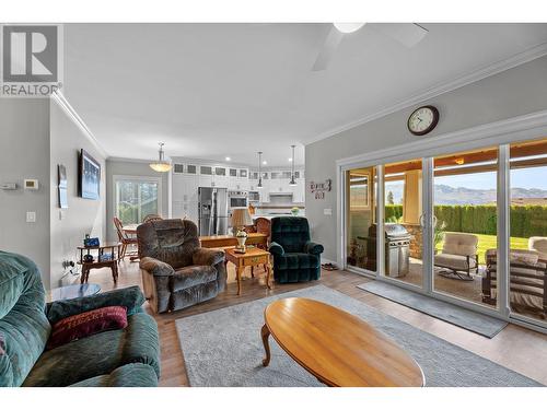 2009 Caroline Way, Westbank, BC - Indoor Photo Showing Living Room