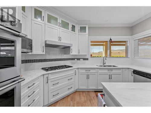 2009 Caroline Way, Westbank, BC - Indoor Photo Showing Kitchen With Double Sink With Upgraded Kitchen