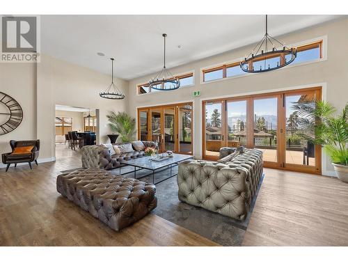 2009 Caroline Way, Westbank, BC - Indoor Photo Showing Living Room