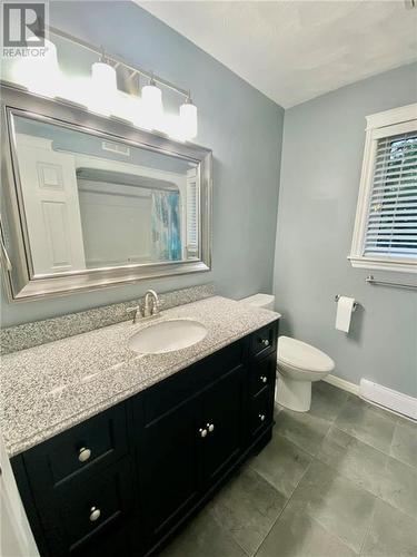 248 Pascal, Dieppe, NB - Indoor Photo Showing Bathroom