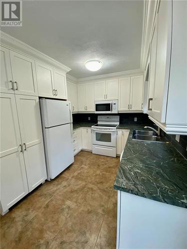 248 Pascal, Dieppe, NB - Indoor Photo Showing Kitchen With Double Sink