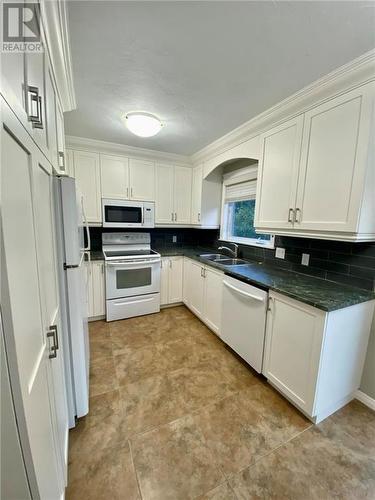 248 Pascal, Dieppe, NB - Indoor Photo Showing Kitchen With Double Sink