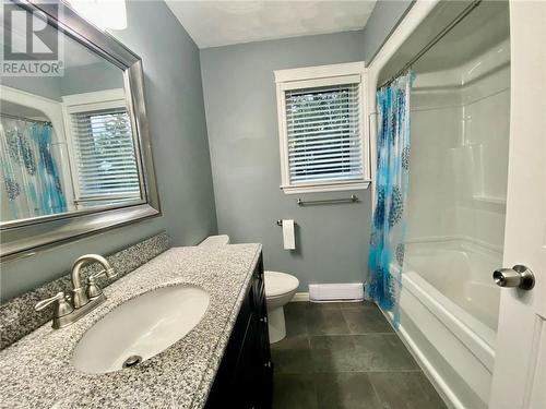 248 Pascal, Dieppe, NB - Indoor Photo Showing Bathroom