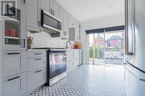 55 Cheever Street, Hamilton, ON - Indoor Photo Showing Kitchen