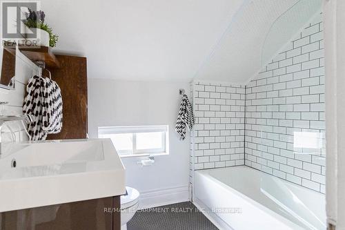 55 Cheever Street, Hamilton, ON - Indoor Photo Showing Bathroom