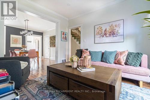 55 Cheever Street, Hamilton, ON - Indoor Photo Showing Living Room