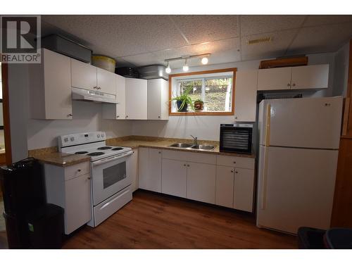 1455 Willow Street, Telkwa, BC - Indoor Photo Showing Kitchen With Double Sink