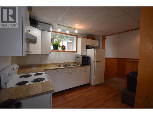 1455 Willow Street, Telkwa, BC - Indoor Photo Showing Kitchen With Double Sink