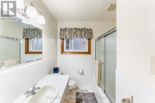 808 Highland Court, Peterborough (Northcrest), ON - Indoor Photo Showing Bathroom