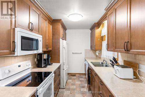 808 Highland Court, Peterborough (Northcrest), ON - Indoor Photo Showing Kitchen With Double Sink