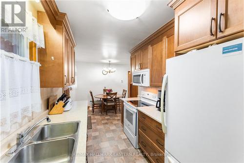 808 Highland Court, Peterborough (Northcrest), ON - Indoor Photo Showing Kitchen With Double Sink