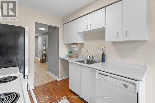 197 - 10 Bassett Boulevard, Whitby, ON - Indoor Photo Showing Kitchen