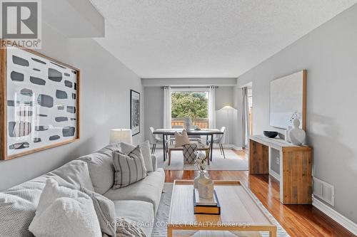 197 - 10 Bassett Boulevard, Whitby, ON - Indoor Photo Showing Living Room